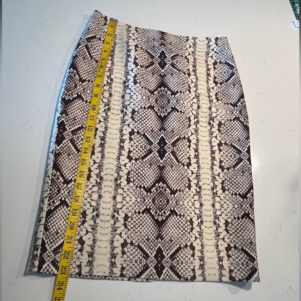 J. Crew No. 2 Pencil Wool Silk Skirt Women's 2 Ivory/Black Snake Print size 2 - Picture 9 of 11